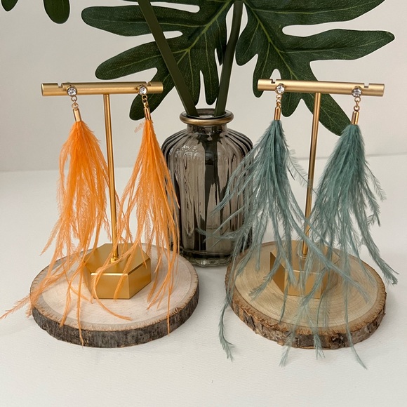 Long Dangle Feather Hippie Chic Earrings - Stylish Boho Chic Earrings - Picture 1 of 12